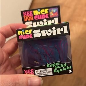 Nice Cube Swirl Squish - Multicolor Marble